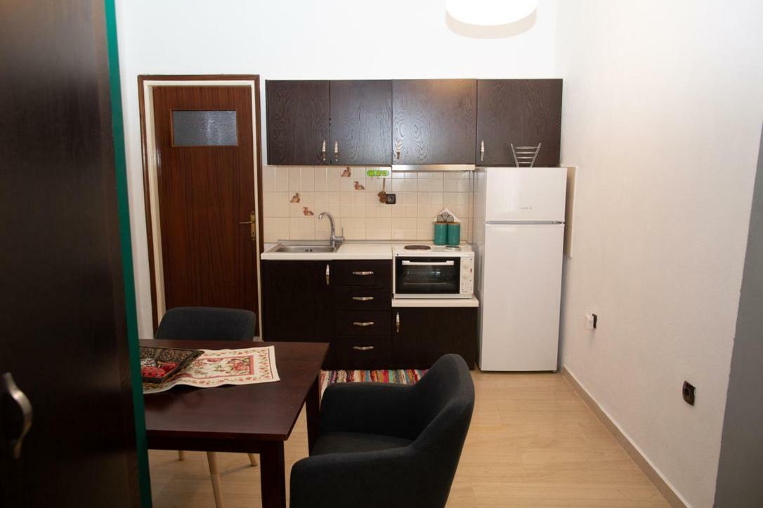 Cosy Downtown Studio - Suite Комотіні Екстер'єр фото